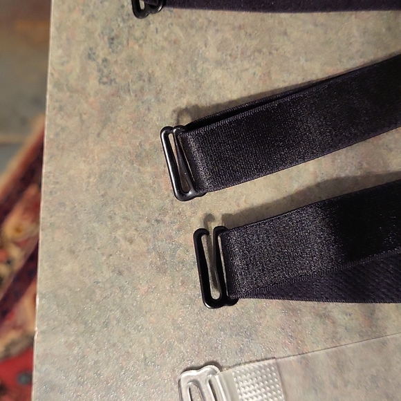 Bundle of bra straps. - Picture 3 of 4